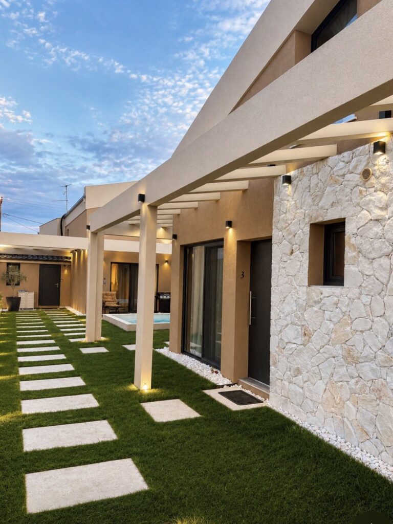 Aviora Suites Yard